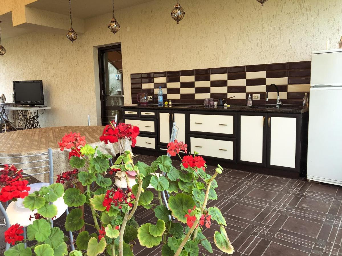 Гостевой Дом Siella Hotel Szuhumi Kültér fotó