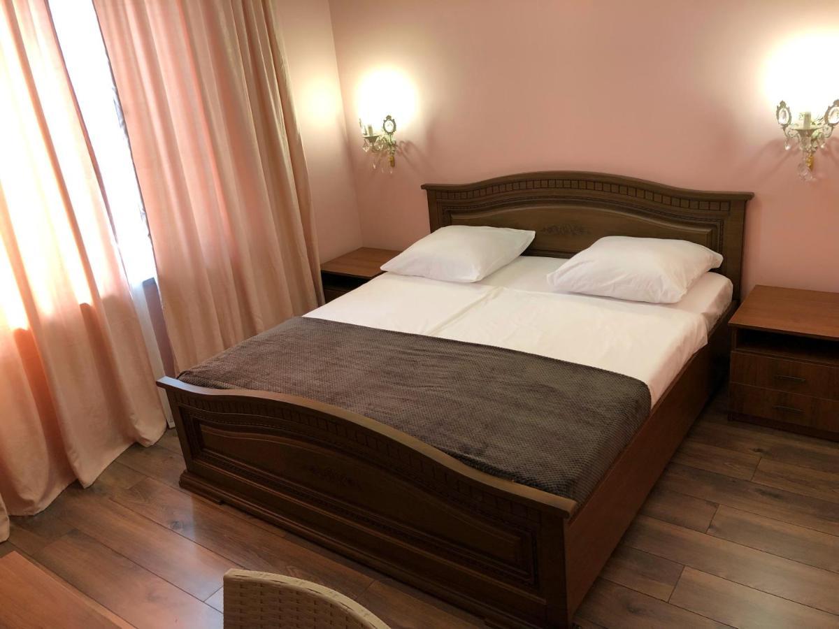 Гостевой Дом Siella Hotel Szuhumi Kültér fotó